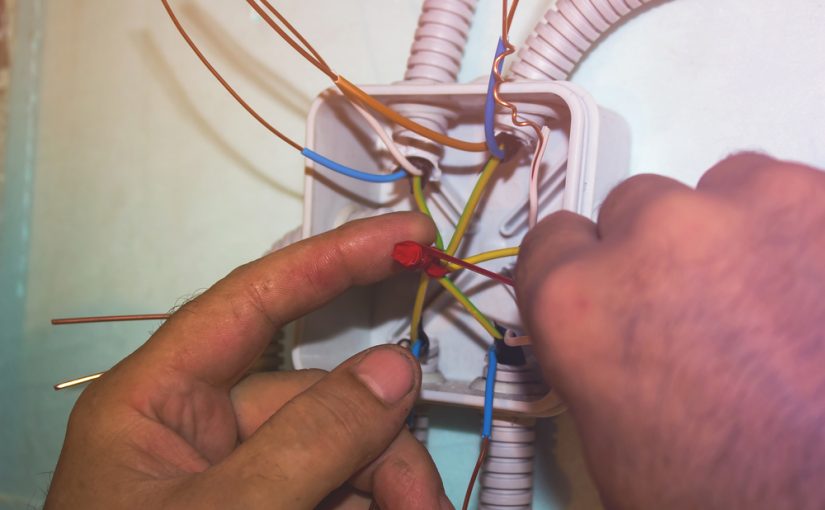 Elektryka w Domu: Innowacyjne Rozwiązania Zapewniające Bezpieczeństwo, Efektywność Energetyczną i Convenience w Codziennym Życiu Mieszkańców Współczesnych Domów.