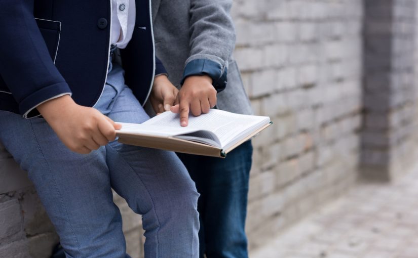 Dylematy połączone z kompatybilną artykulacją dotykają coraz większą ilości dzieci .
